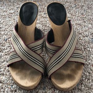 Burberry sandals size 6